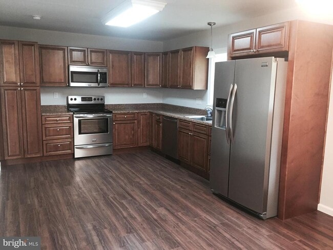 Building Photo - 578 Shorewood Dr