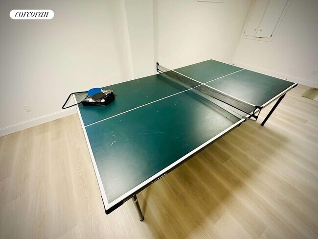 Building Photo - 10 Ginny Ln