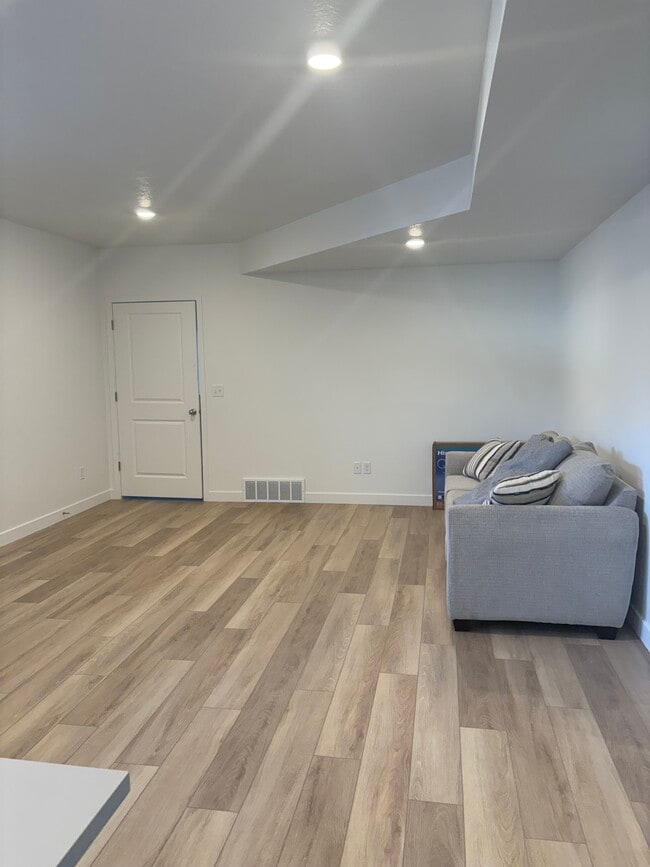 Building Photo - 961 S 950 W