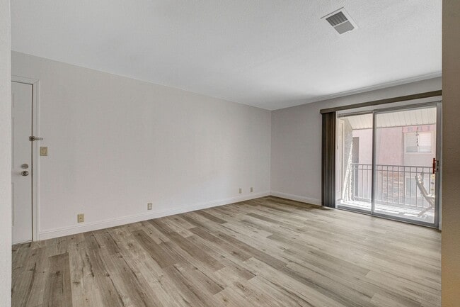 Building Photo - SINGLE BEDROOM CONDO IN GUARD GATED COMMUN...