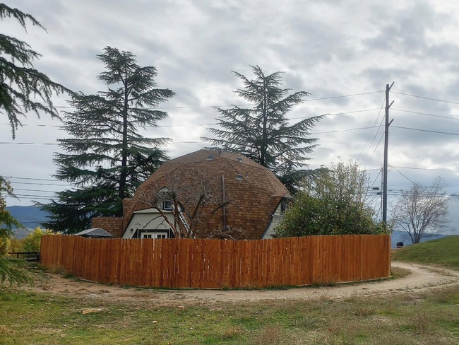 Building Photo - Spacious 2 story home located in West Golden Hills