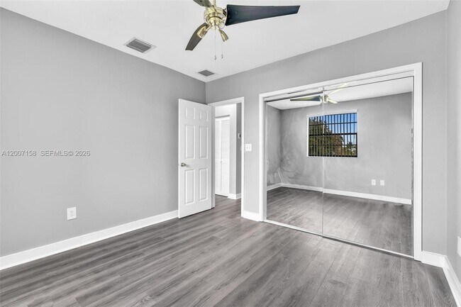 Building Photo - 14212 NE 4th Ave