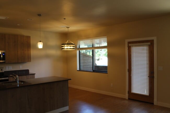Building Photo - 200 E Malibu Dr