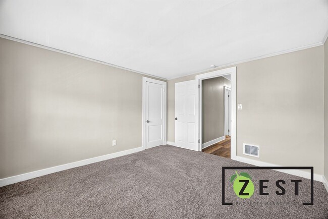 Building Photo - 15494 Bringard Dr