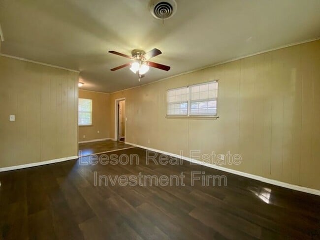 Building Photo - 9434 Woodcrest Dr