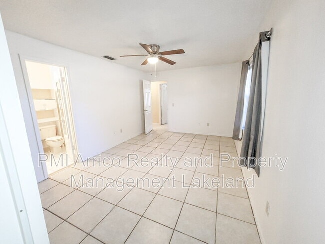 Building Photo - 968 Sunshine Way SW