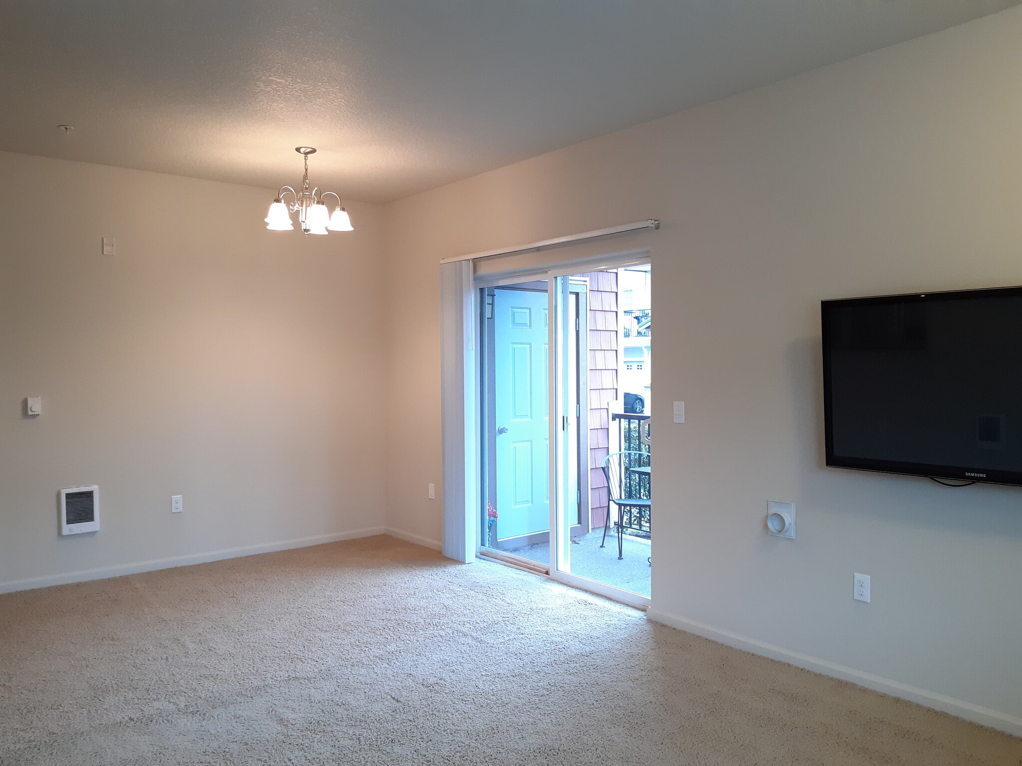 Dining &amp; Patio - 10664 NE Holly St