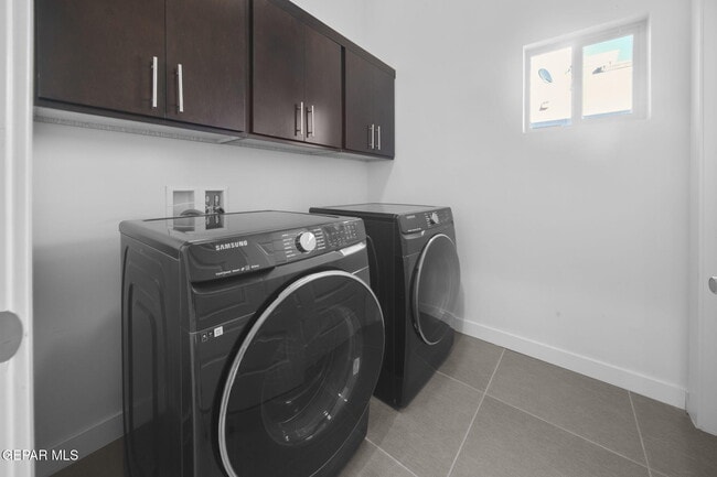 Building Photo - 5973 Cartagena Cir