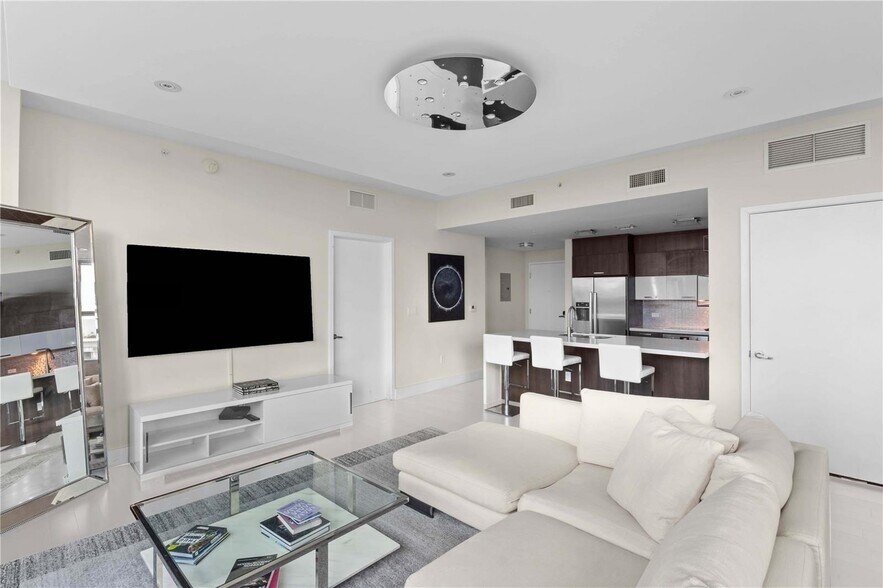 Building Photo - 3301 NE 1st Ave