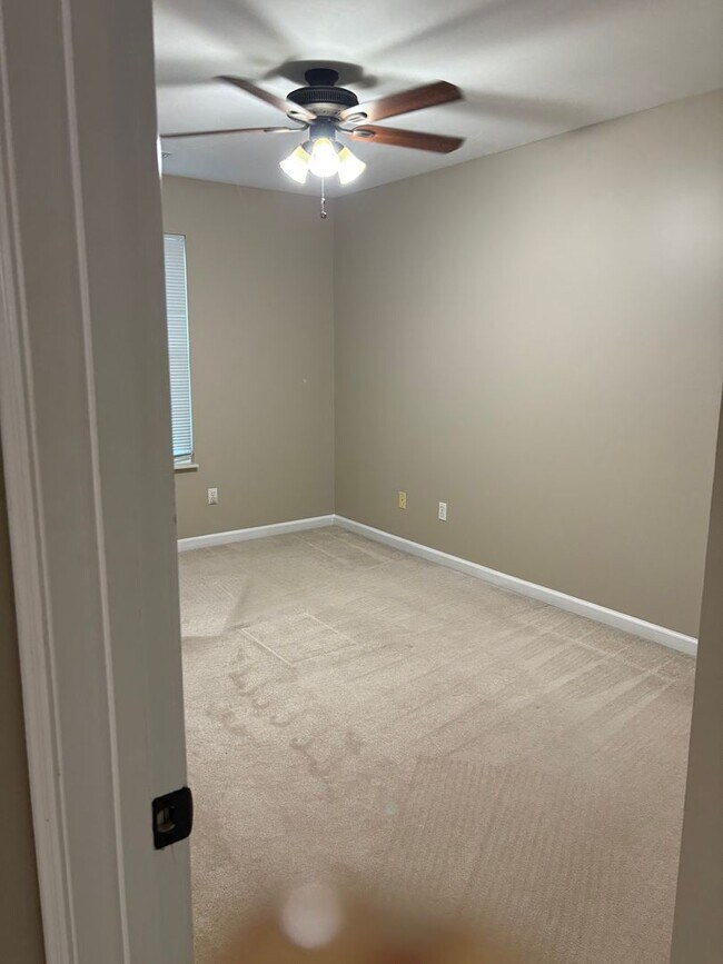 Building Photo - Knoxville 37923 - 3 bedroom, 2.5 bath home...