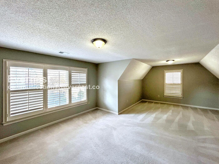 Building Photo - 10265 Buckland Bluff Cove