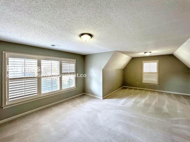 Building Photo - 10265 Buckland Bluff Cove