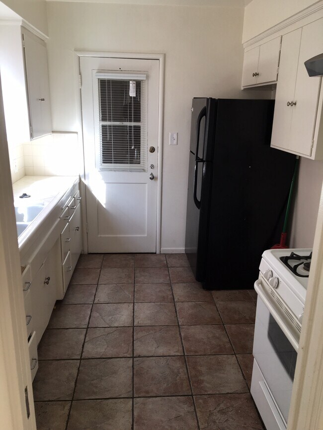 Building Photo - 5301 Russell Ave