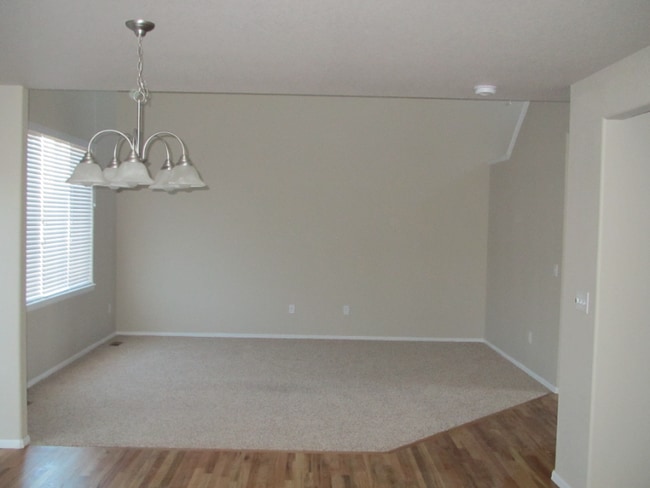 Building Photo - 427 Bow Creek Ln