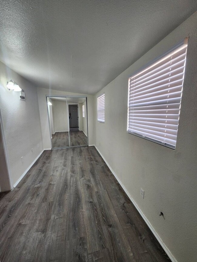 Building Photo - ***COMING SOON***Cute 2 Bedroom 1 Bath Home