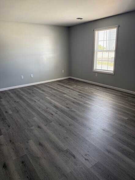 Building Photo - 107 E Lyman