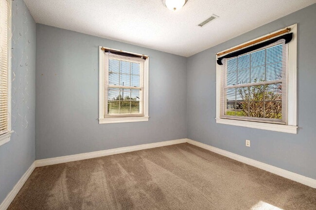 Building Photo - "Charming 3-Bedroom Haven with Spacious 2200 Sq Ft Layout in Lascassas, TN!"