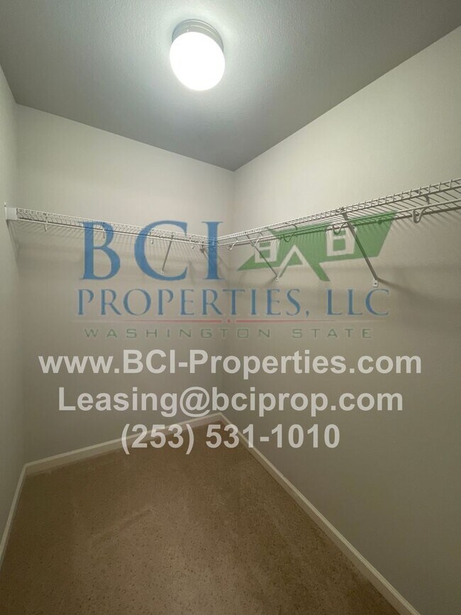 Building Photo - Beautiful 3 Bedroom House in Puyallup Available July 1, 2026!