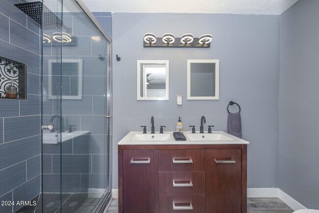 Building Photo - 13052 N 40th Pl