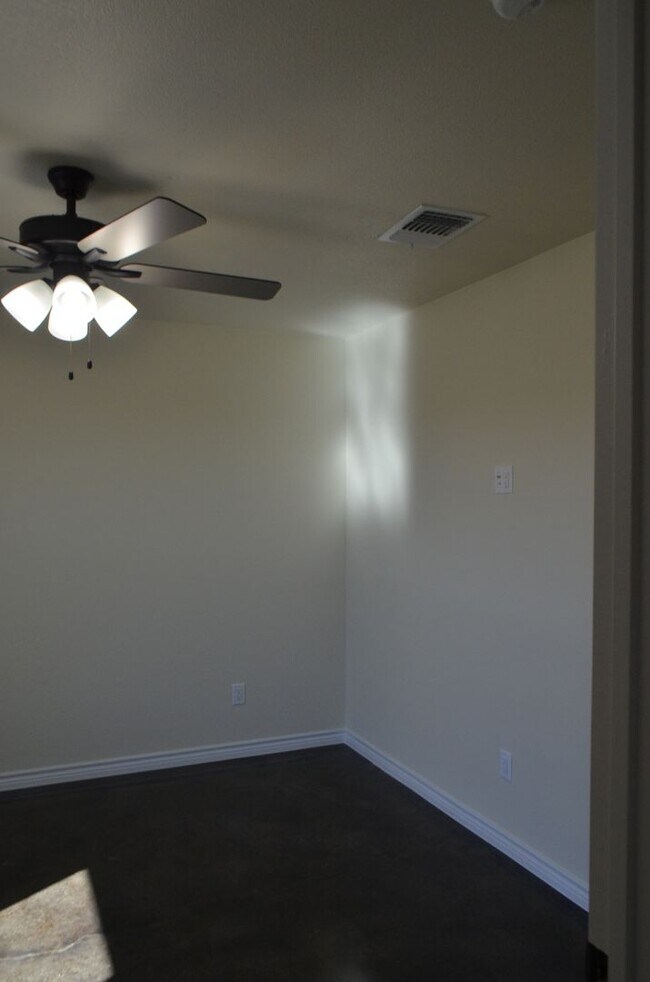 Building Photo - 1001 Cline Dr