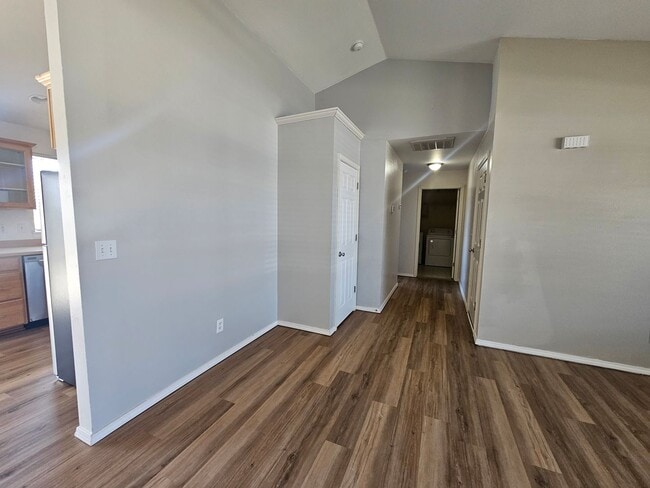 Building Photo - 3 Bedroom Home with Outdoor Space