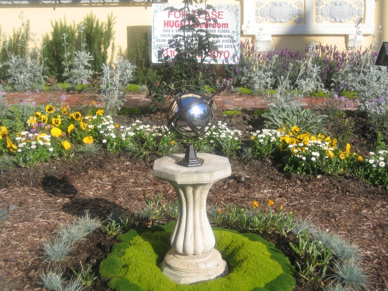 Building Photo - 1016 Masselin Ave