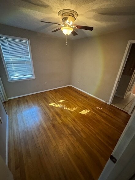 Building Photo - 4914 Durbin Ave