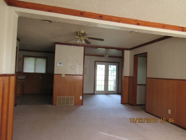 Building Photo - MOVE IN SPECIAL: $200 OFF THE FIRST FULL M...