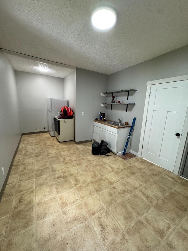 Building Photo - 1002 Mason St