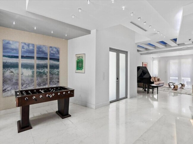 Building Photo - 3917 S Le Jeune Rd