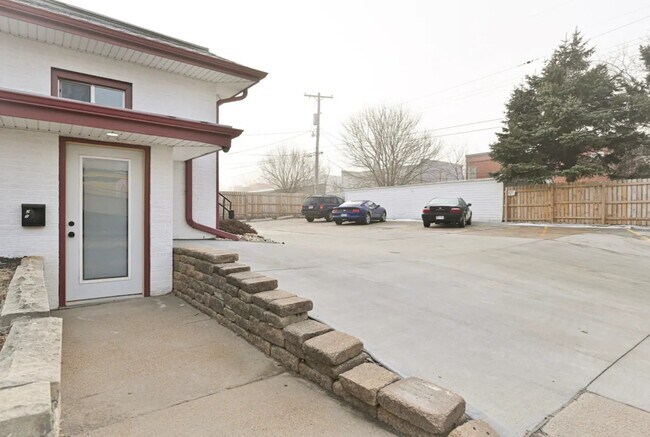 Building Photo - 5519 NW Radial Hwy