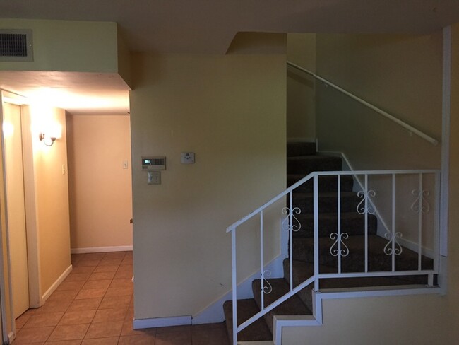 Building Photo - 2 Bedroom Duplex in SE San Antonio - PECAN...