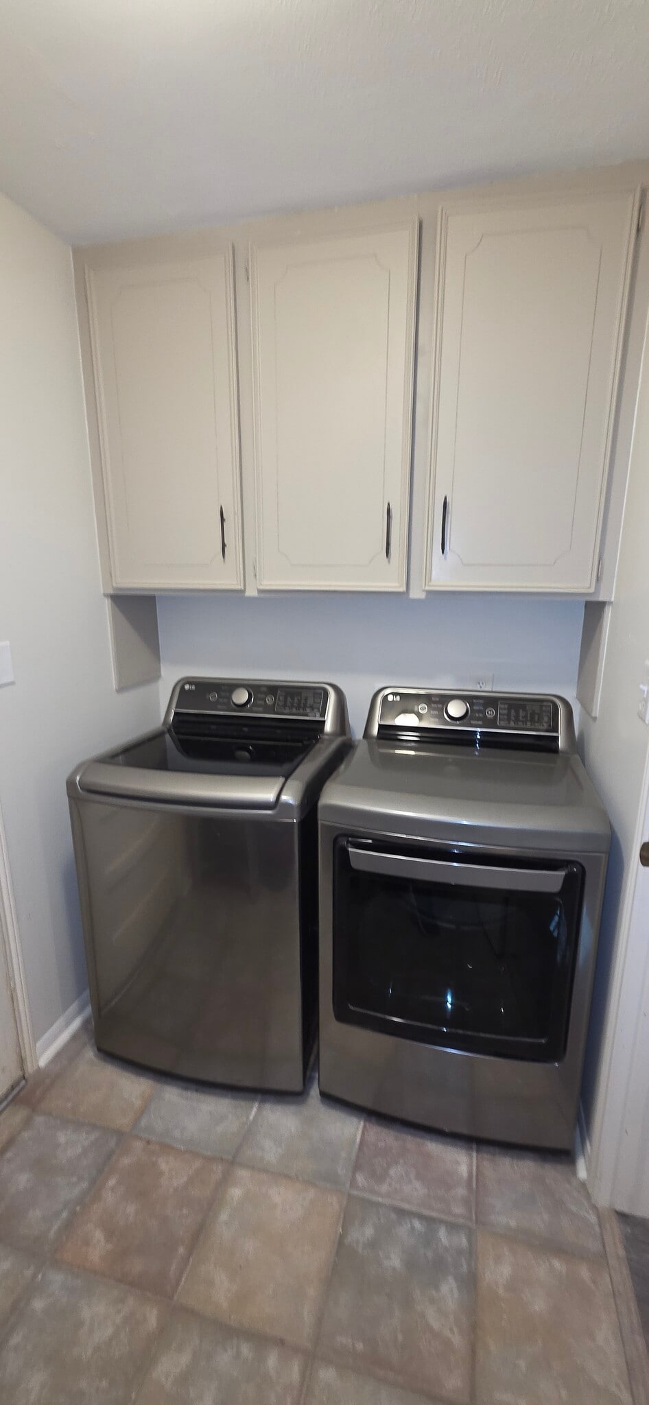 Laundry room with washer/dryer, storage space and water heater - 12814 Westhorpe Dr