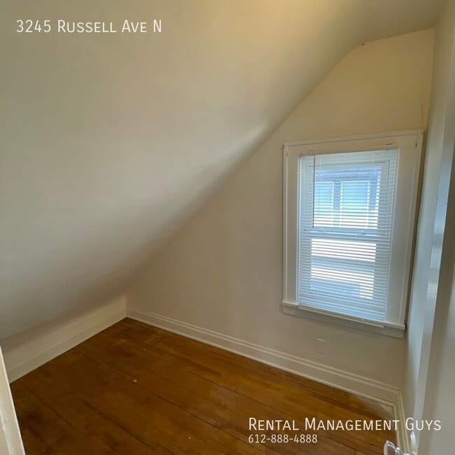 Building Photo - Charming 2 Bed/1 Bath + Den for Rent!