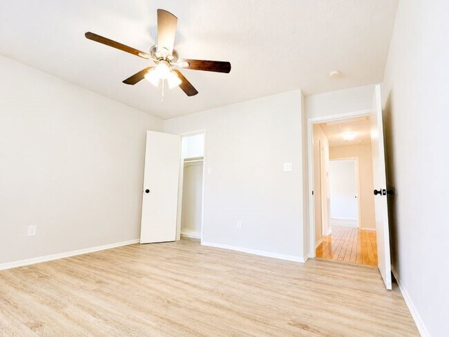 Building Photo - 12035 Barrett Brae Dr