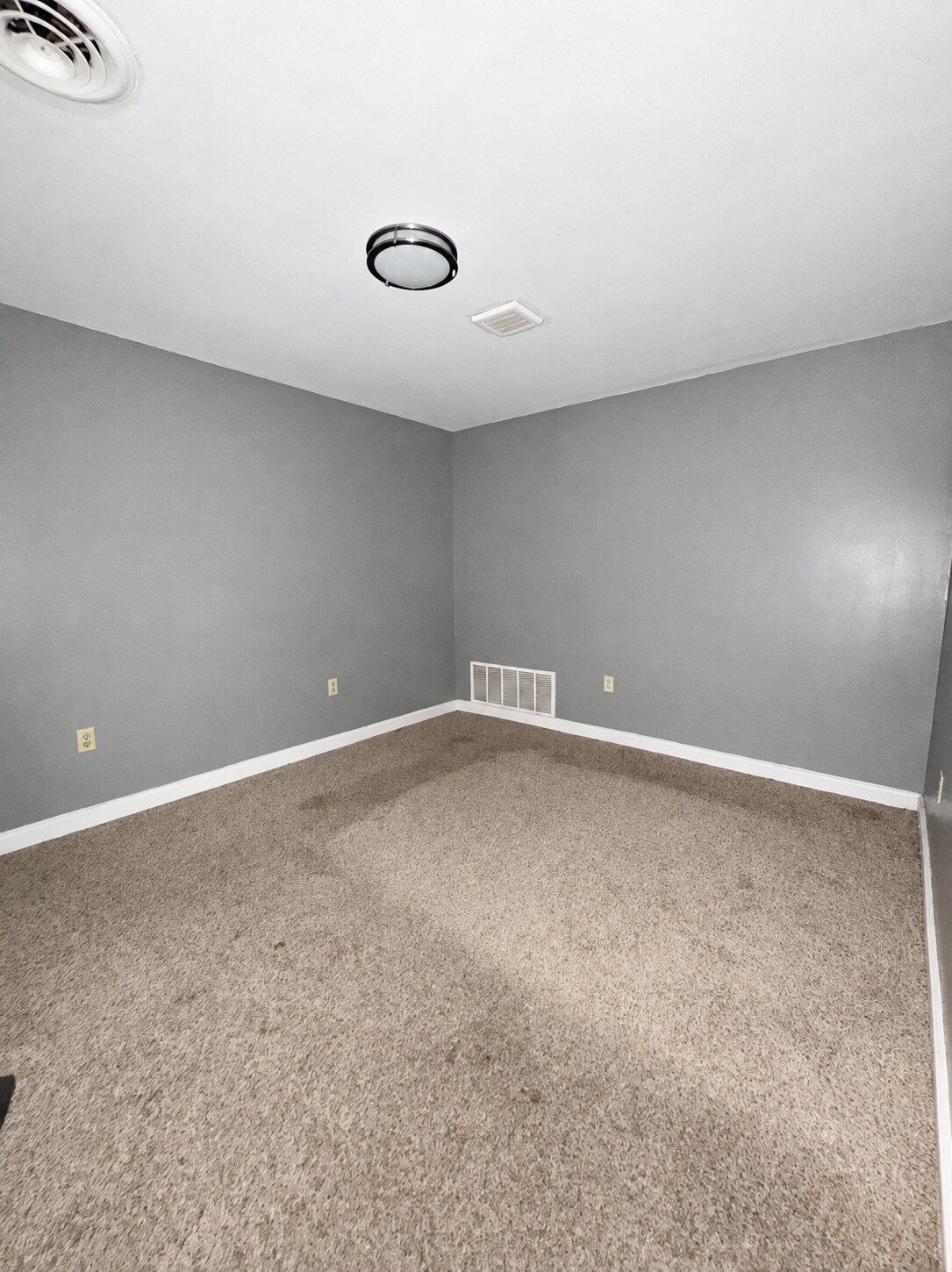 Building Photo - 735 Burden Ave
