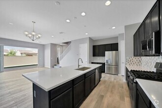 Building Photo - LUXURY TOWNHOME IN PNORTERRA WITH COMMUNIT...