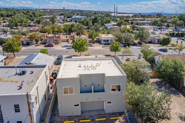 Building Photo - 2113 Coal Ave SE