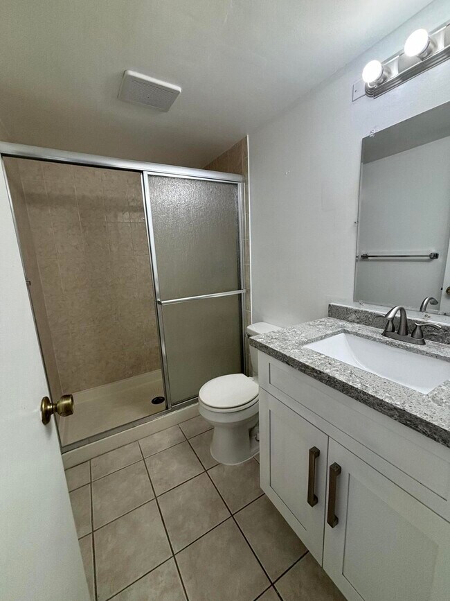 Building Photo - 201 Foxtail Dr