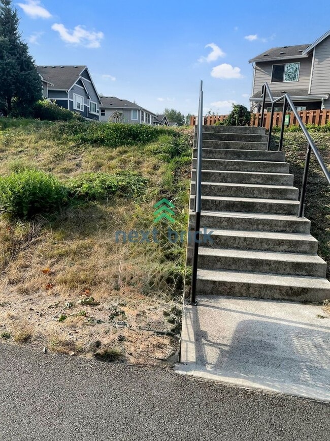 Building Photo - Spacious 4-Bed & 2.5 Bath Single Family Ho...