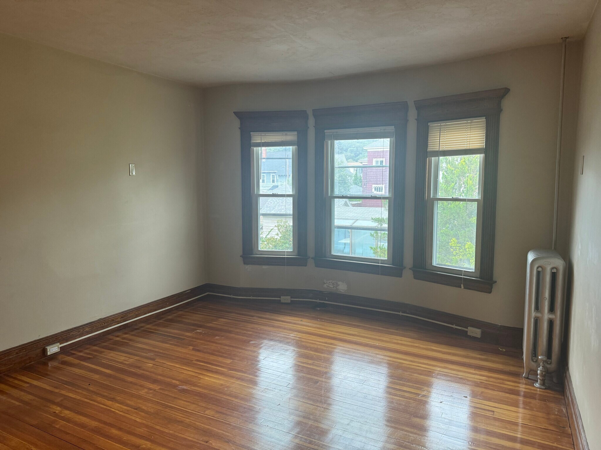 Building Photo - 29 Roxbury St