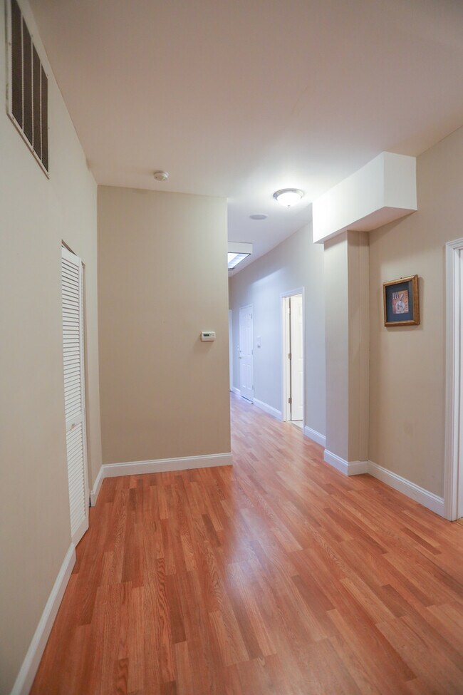 Building Photo - 1582 N Clybourn Ave