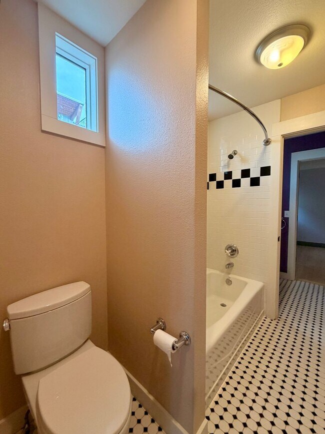 Building Photo - ABSOLUTELY BEAUTIFUL 4-Bedroom Townhome in the Highly Sought-After Prospect Neighborhood!