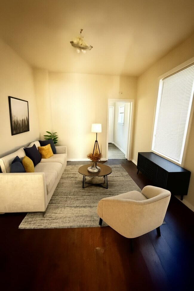 Building Photo - 1943 E Monmouth St