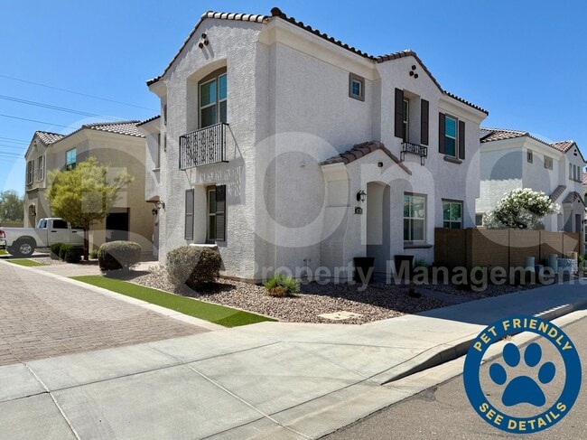 Primary Photo - 678 N Bay Dr