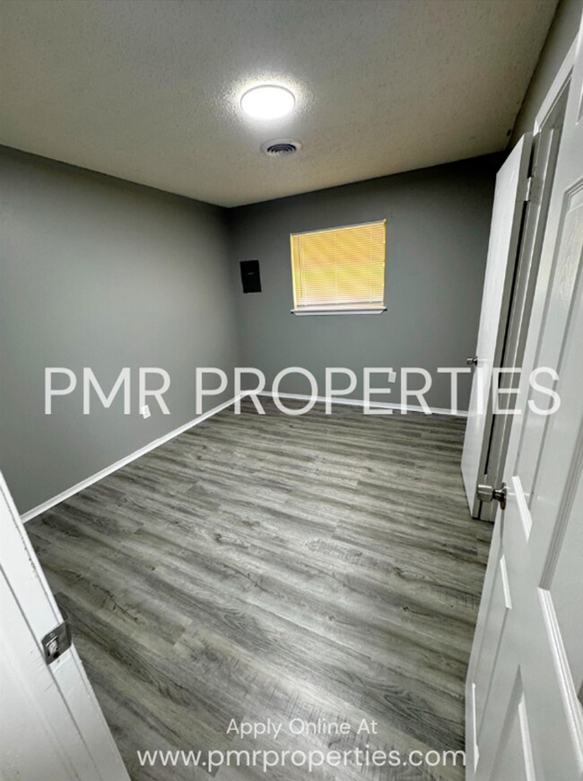 Building Photo - 3 Bed/2Bath House