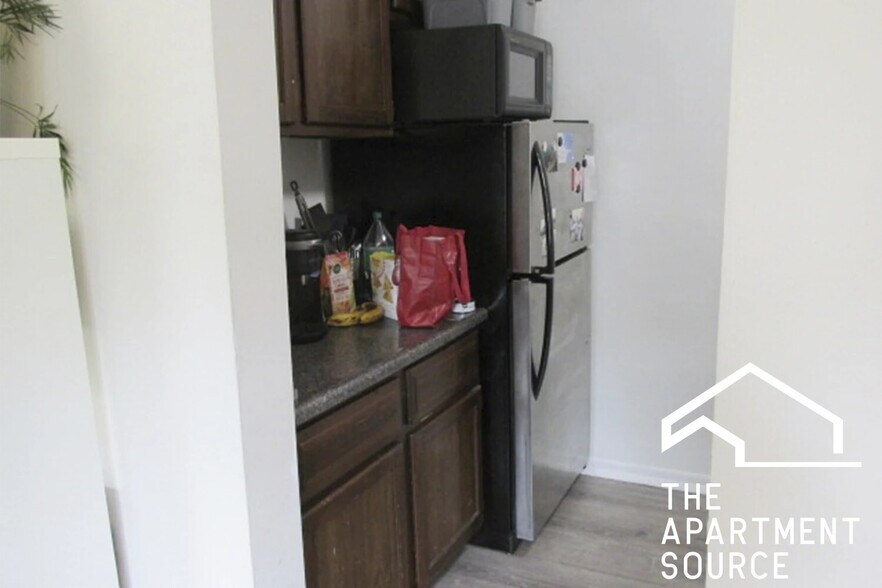 Building Photo - 722 W Roscoe St