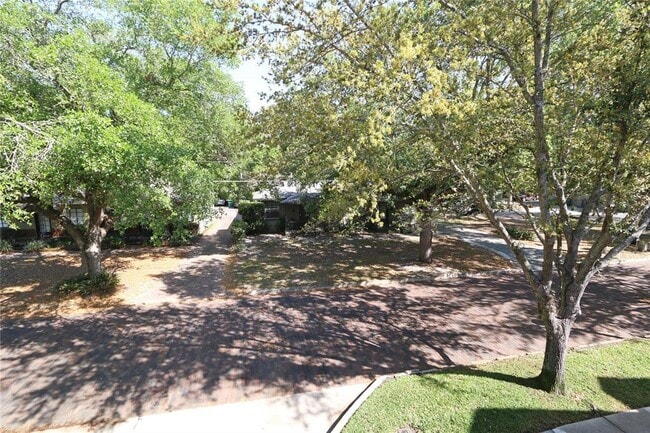 Building Photo - 1278 Miller Ave