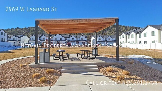 Building Photo - 2969 W LaGrand St