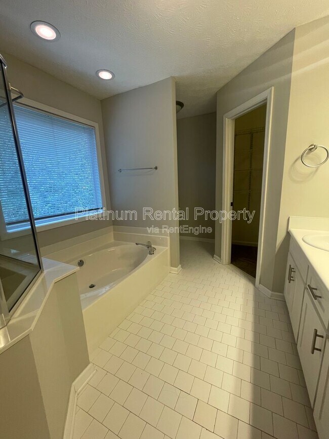 Building Photo - 1020 Twin Brook Ct NW